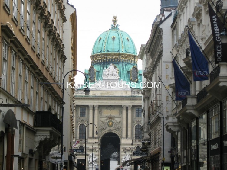 Walking tour across Vienna