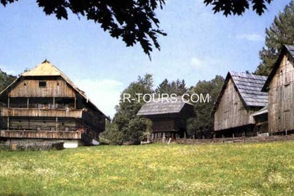 Поездка с детьми в музей под открытым небом Freilichtmuseum Maria Saal