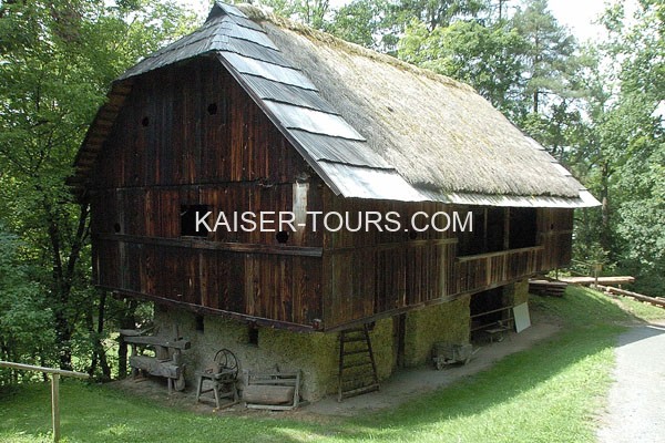 Поездка с детьми в музей под открытым небом Freilichtmuseum Maria Saal