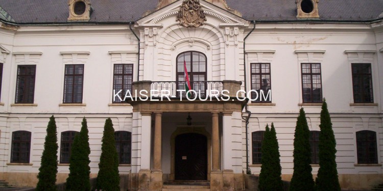 Экскурсия по маршруту Секешфехервар - Веспрем - Херенд  из Будапешта