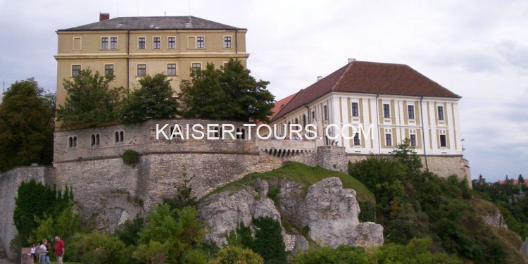 Экскурсия по маршруту Секешфехервар - Веспрем - Херенд  из Будапешта