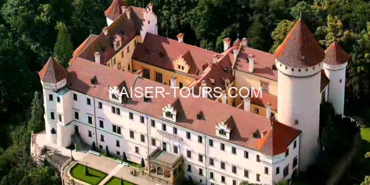 Экскурсия из Праги в крепость Карлштейн