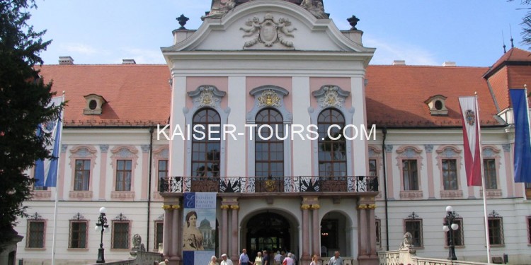 Экскурсия по маршруту Гё́дёллё - Вац из Будапешта