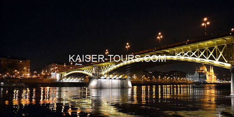 Вечерняя прогулка по Дунаю на теплоходе «Легенда» с ужином из Будапешта