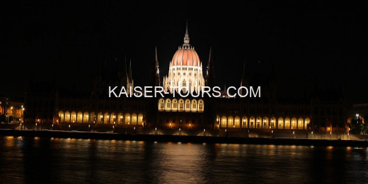 Вечерняя прогулка по Дунаю на корабле «Легенда» из Будапешта