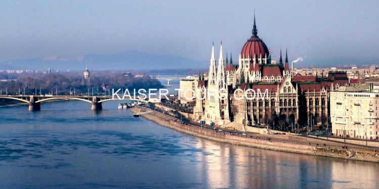 Вечерняя прогулка по Дунаю на корабле «Легенда» с посещением Ромкочмы из Будапешта