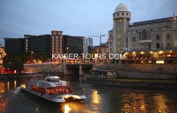 Лайнер Twin City в Вене