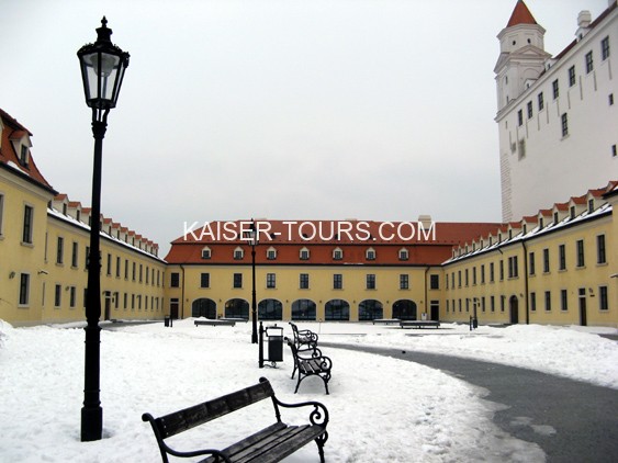 Экскурсия в Братиславу с посещением Пандорф  / Клостерноебург на новый год